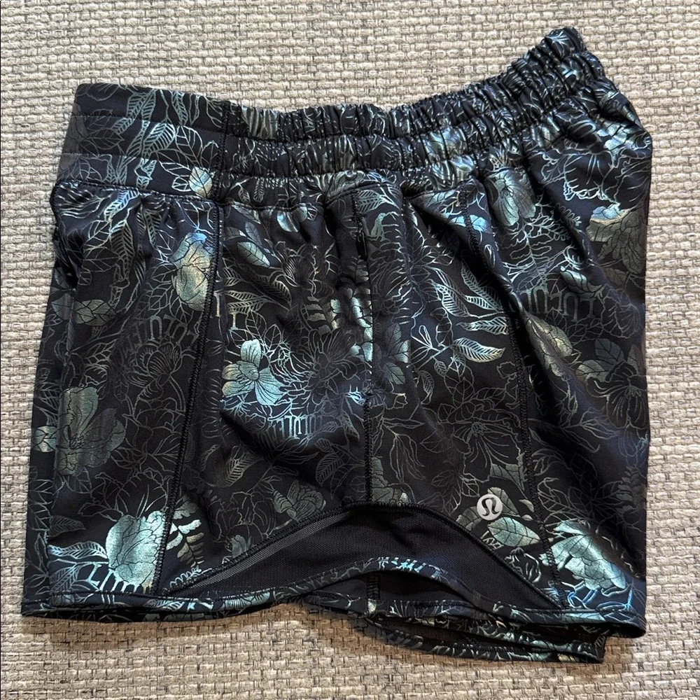 Lululemon Hotty‎ Hot Shorts Low Rise 4” Logo Flourish Black Iridescent Black sz4